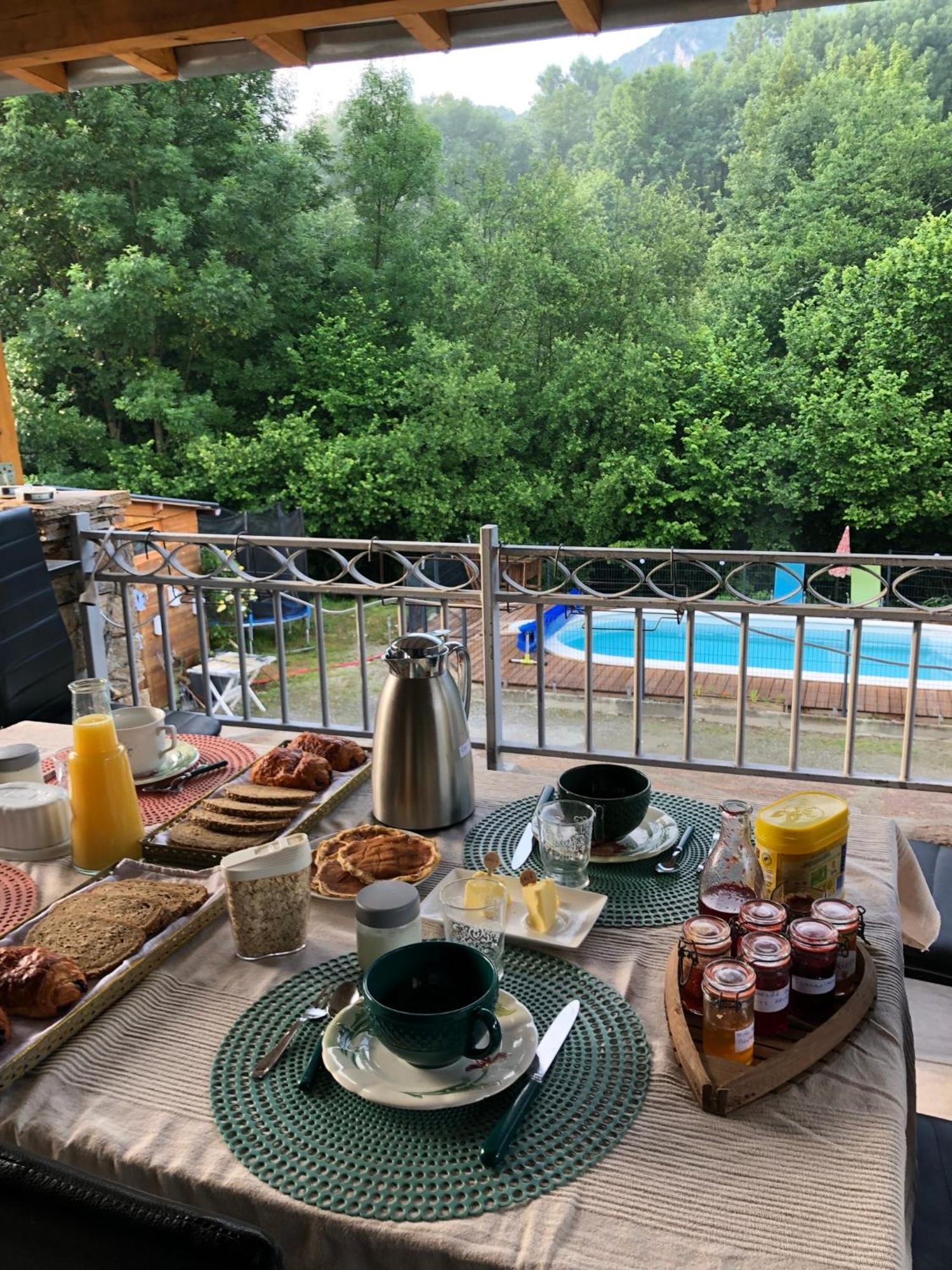 Au Bord De L Eau Bed & Breakfast Surba Exterior photo