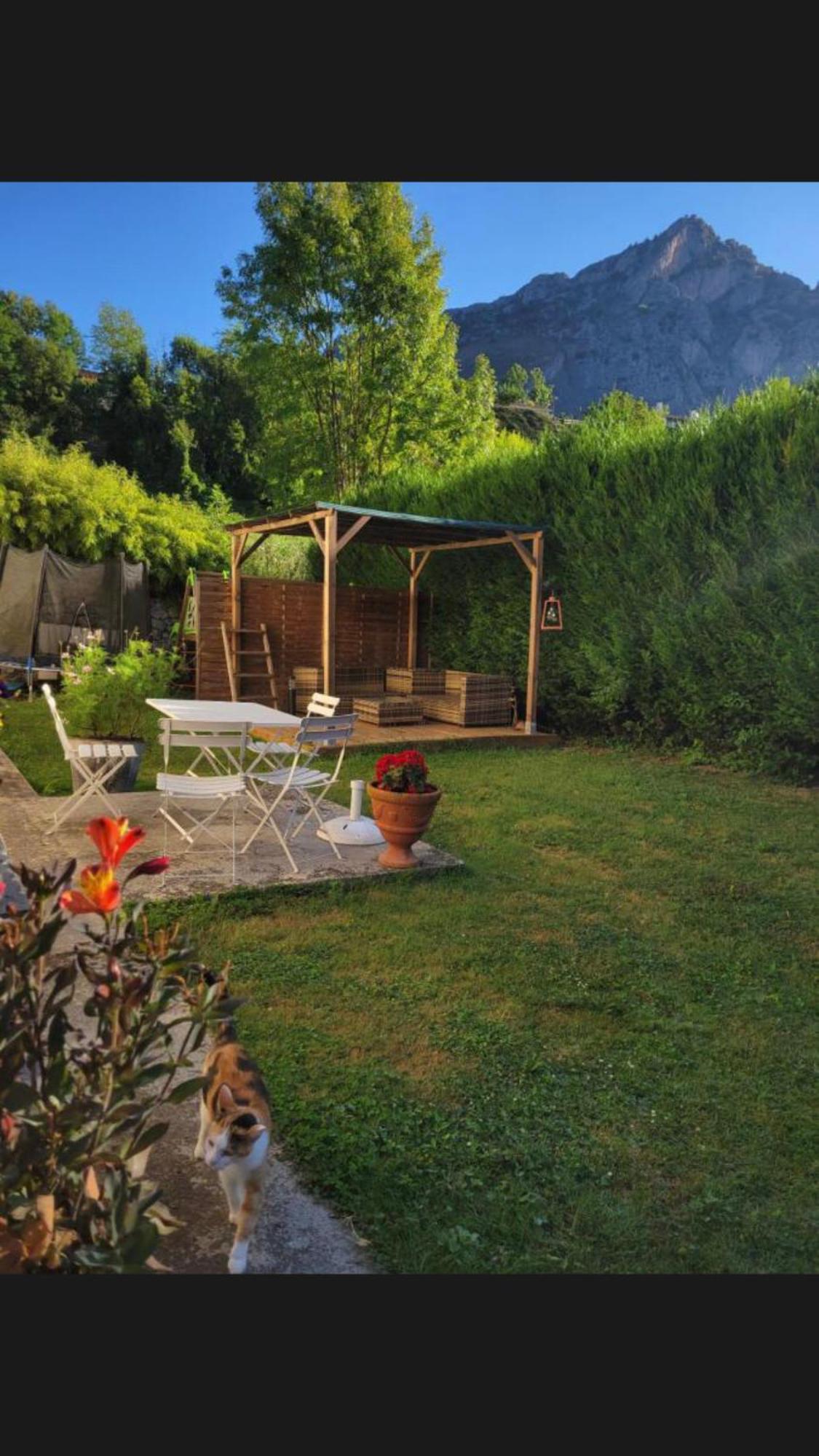 Au Bord De L Eau Bed & Breakfast Surba Exterior photo